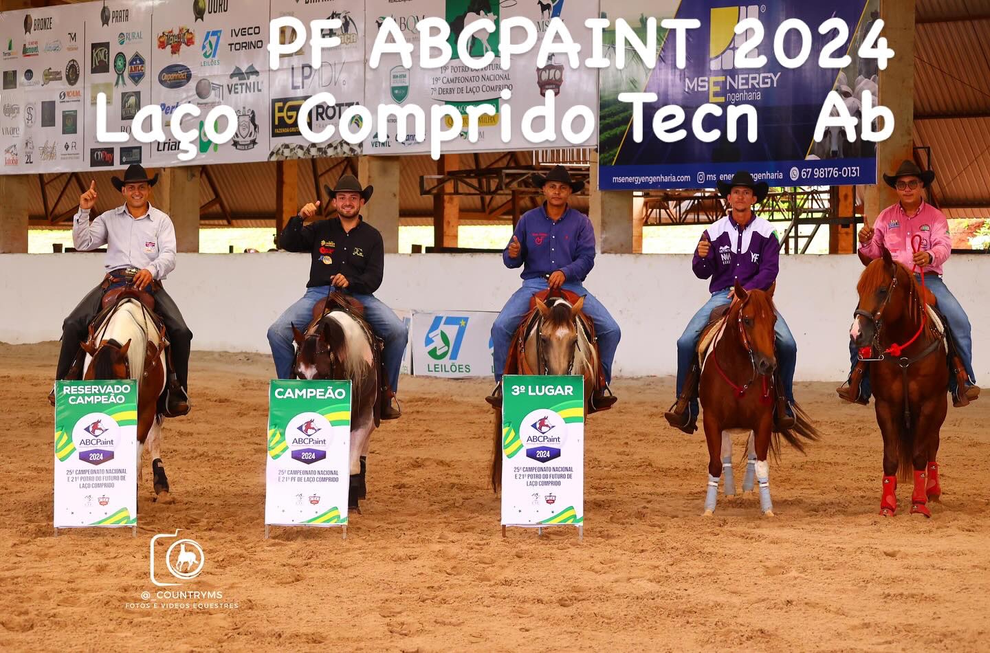 No momento, você está visualizando Paint Horse segue em ascensão e anuncia o Nacional e Potro do Futuro de Laço Comprido 2025A Associação Brasileira do Cavalo Paint (ABCPaint) mantém sua tradição de apoiar e realizar grandes eventos de norte a sul do País, reafirmando a força da raça no cenário equestre nacional.Depois de marcar presença em feiras de referência, como a Expointer, e logo após a realização do Campeonato Nacional da Raça, a entidade já anuncia a próxima grande parada: o 26º Campeonato Nacional e o 22º Potro do Futuro de Laço Comprido.📅 Data: 03 de dezembro de 2025📍 Local: CLC – Coliseu do Laço Comprido | Campo Grande – MSO evento, que se consolida como um dos mais importantes da modalidade no Brasil, reunirá animais nascidos entre 01/07/2021 e 30/06/2022 e promete mostrar, mais uma vez, a versatilidade, a funcionalidade e a beleza do Paint Horse em pista.De acordo com a diretoria da ABCPaint, a sequência de compromissos nacionais reforça o trabalho de fomento que vem sendo conduzido e que faz da raça um verdadeiro fenômeno em crescimento. “Cada evento realizado comprova que o Paint Horse está cada vez mais forte, conquistando novos adeptos e ocupando espaço em diferentes regiões do País”, destaca a associação.Com um calendário intenso e participações de peso, a ABCPaint reafirma seu compromisso em dar visibilidade à raça e valorizar criadores, competidores e apaixonados pelo cavalo Paint. – ABCPaint